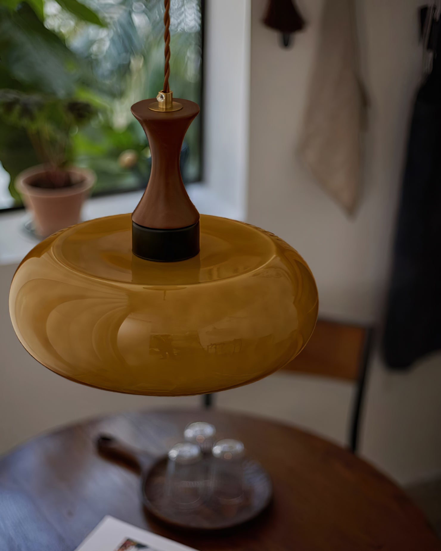 Vintage-Inspired Glass Pendant Light for Warm Ambience