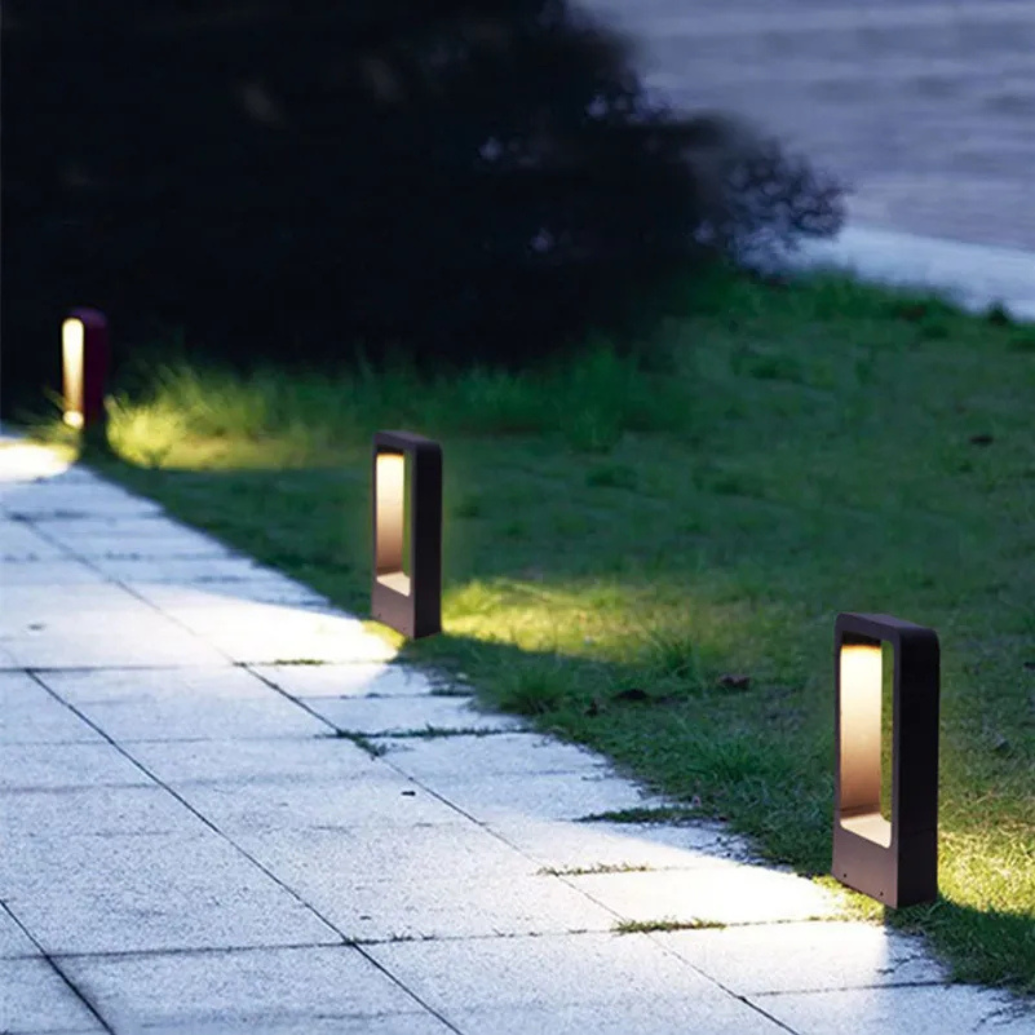 Solara | Weatherproof Outdoor Floor Lamp For Modern Gardens
