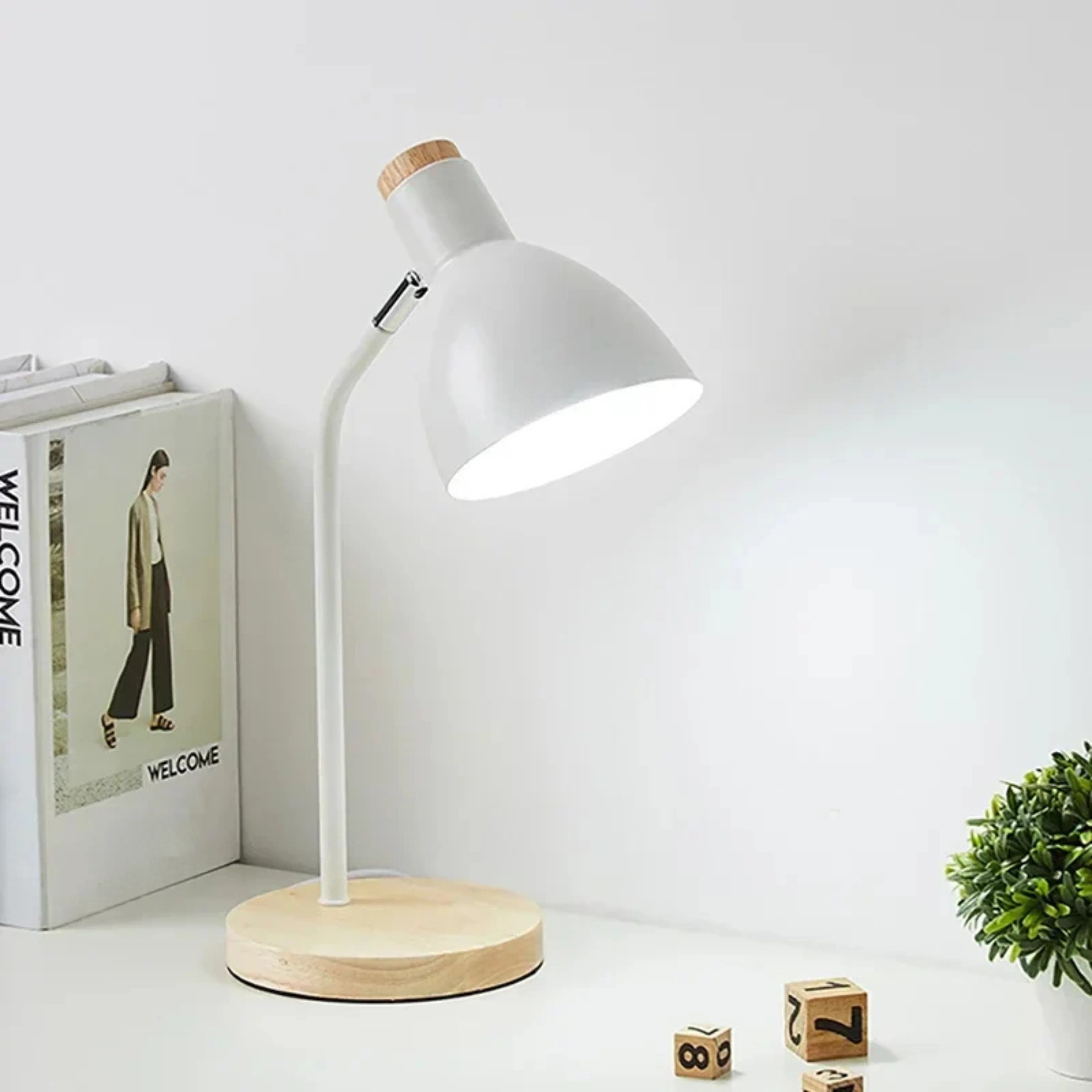 HearthOak | Bedside and Desk Lamp in Rustic Wood with Warm Glow